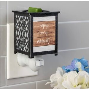 Black and White Wall Plug-In Wax Warmer